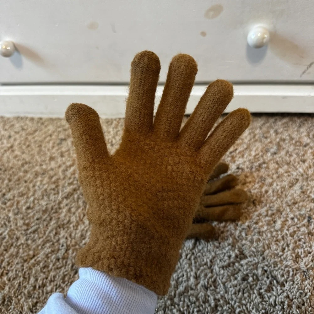 Cozy Brown Knit Gloves
